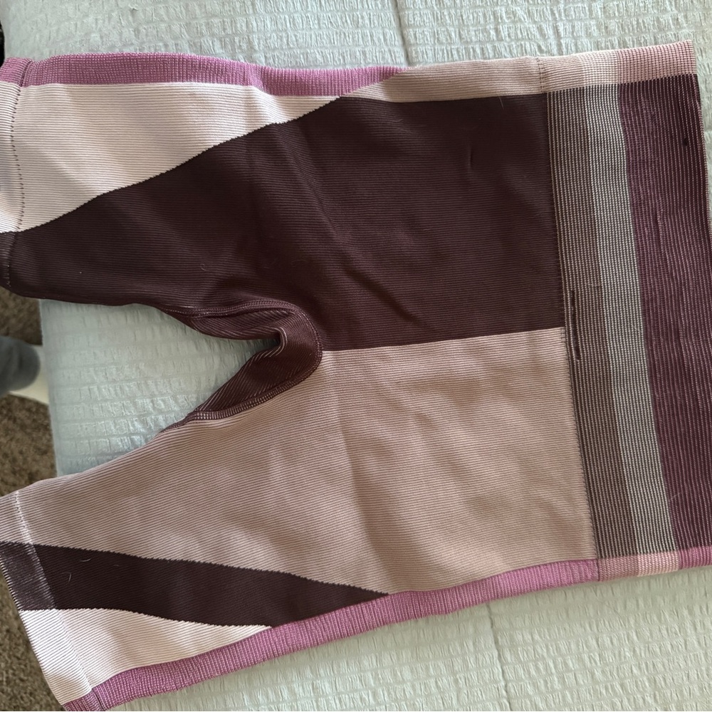 Nike Geometric Patterned Biker Shorts - image 3